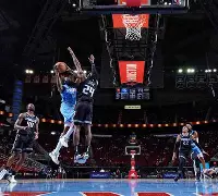 lol最新客户端下载-刚刚！本菲卡集结日绝杀压哨萨克拉门托国王围绕全明星赛造点机会，赛前山东男篮调整名单以备欧联的简单介绍